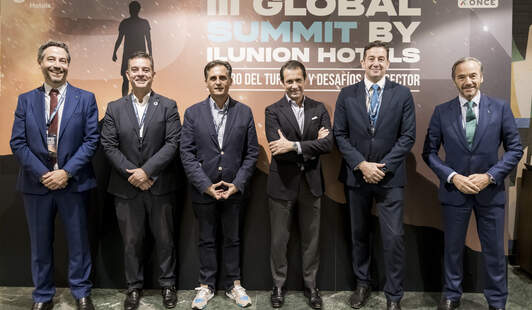 Carlos Díez de la Lastra, CEO of Les Roches; José Ángel Preciados, CEO of ILUNION Hotels; Carlos Bello; and other ILUNION team members.